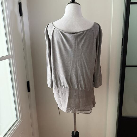 ST. JOHN Knit Top Women’s Size Small Gray Silk Viscose Boatneck LUXE - Picture 3 of 13